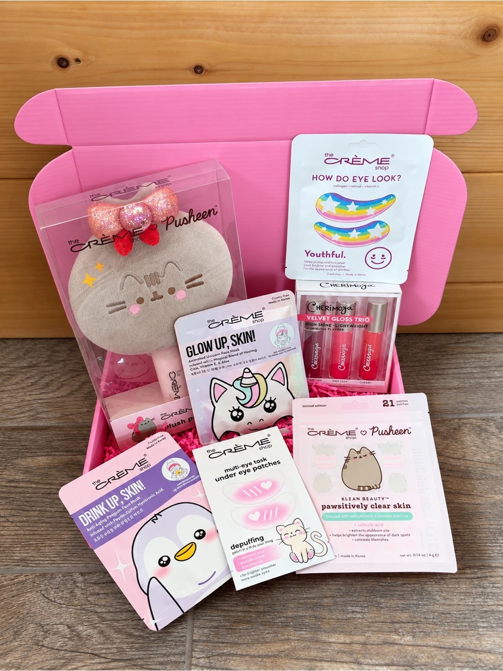 The Crème Shop x Pusheen Beauty Gift Box | Plush Mirror, Masks & Lip Gloss
